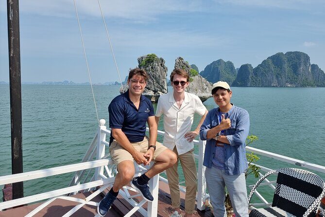 Ha Long Bay Deluxe Trip: 4 Hours Cruise, Cave Discovery and Lunch - An In-Depth Look at the Ha Long Bay Deluxe Trip