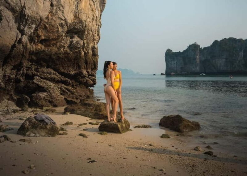 Ha Long Bay Luxury Day Cruise 5-Star Experience w Limousine - FAQ