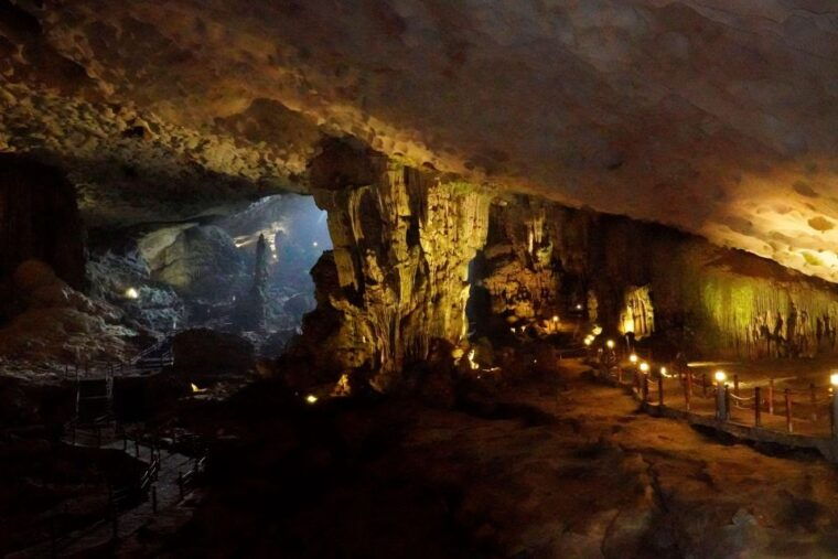 ha-long-bay-luxury-day-cruisebuffet-lunch-titopcavekayak