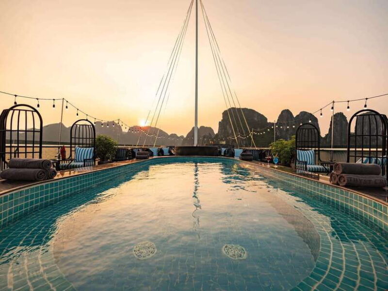 Ha Long Bay Luxury Full Day Cruise| Buffet & All Included - Who Should Consider This Tour?