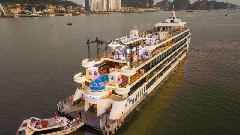 ha-long-bay-with-luna-cruise-the-most-luxurious-classy