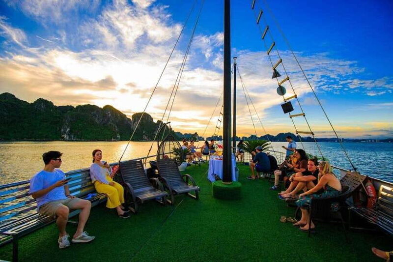 Ha Long Luxury Cruise with Kayaking, Swimming and Lunch - Key Points