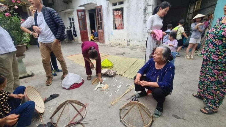 ha-noi-a-tour-of-the-conical-hat-and-incense-villages