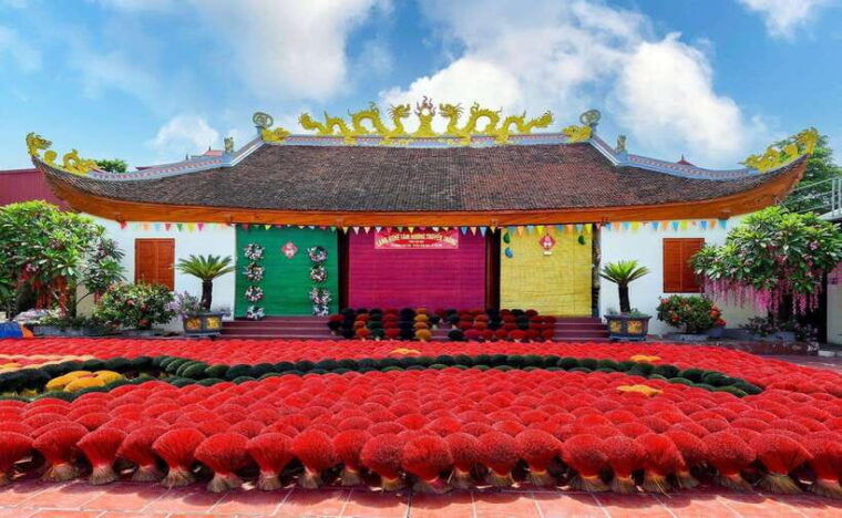 ha-noi-explore-quang-phu-cau-and-perfume-pagoda