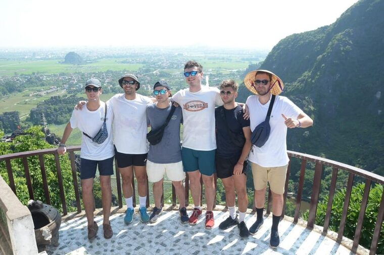 ha-noi-hoa-lu-trang-an-day-trip-to-mua-cave-by-limousine
