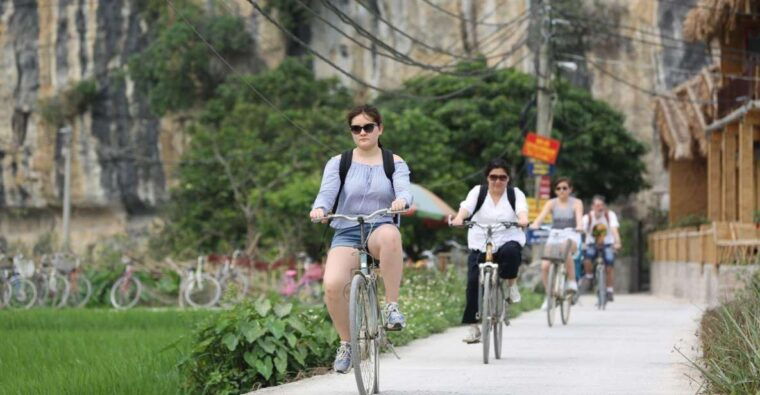 ha-noi-hoa-lu-trang-an-mua-cave-buffet-lunch-cycling
