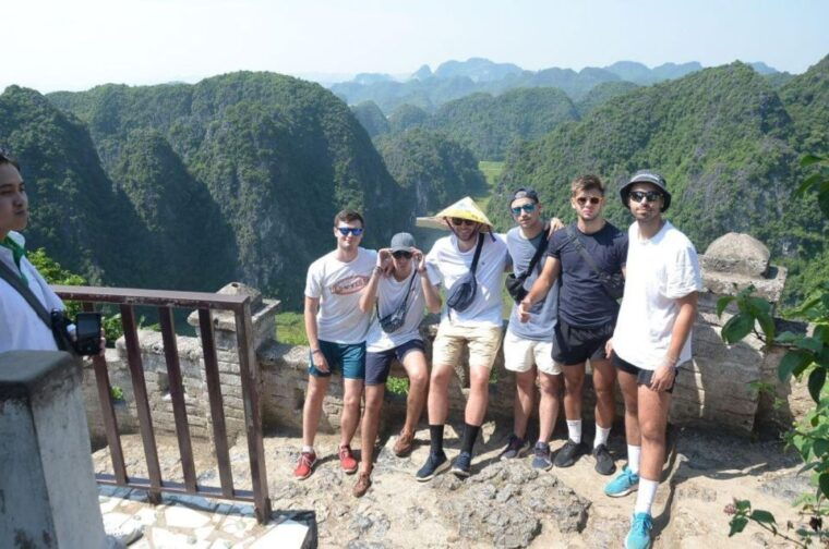 ha-noi-hoa-lu-trang-an-mua-cave-buffet-lunch-cycling