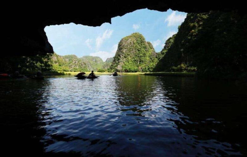 ha-noi-hoa-lu-trang-an-mui-cave-fullday-private-trip