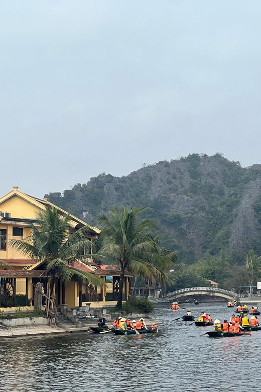 ha-noi-ninh-binh-hoa-lu-trang-an-boat-trip-cycling