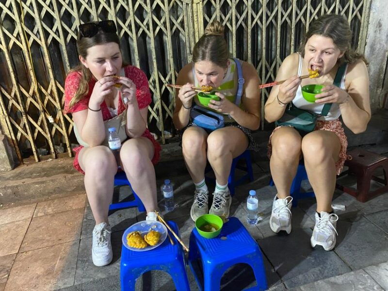 ha-noi-street-food-tour-with-train-street
