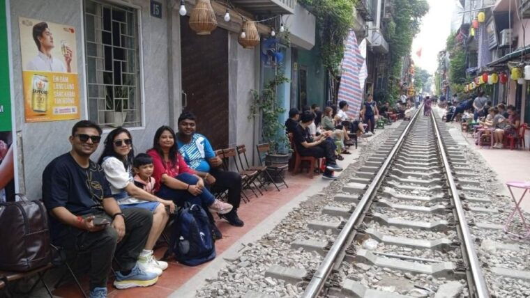 ha-noi-street-food-tour-with-train-street