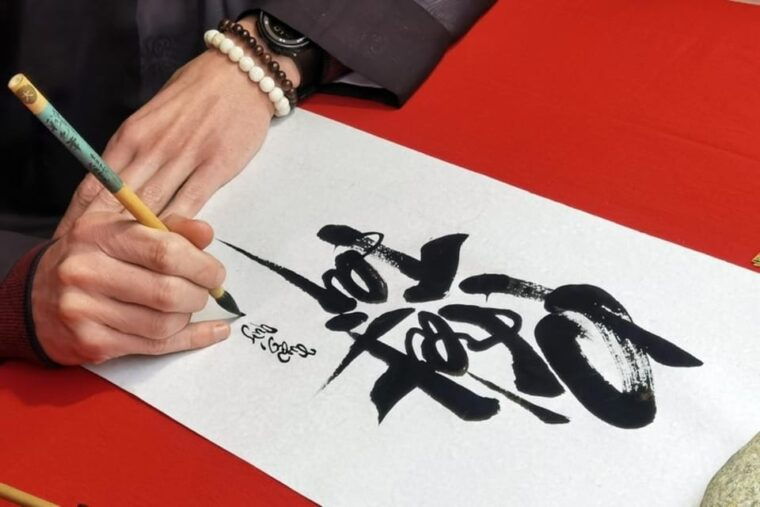 ha-noi-traditional-vietnamese-calligraphy-class