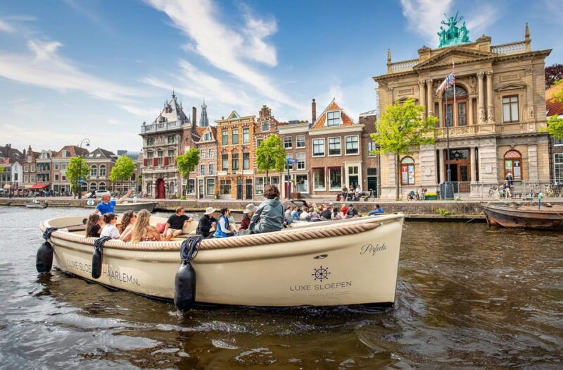 haarlem-canal-tour-dutch-windmill-de-adriaan-tour