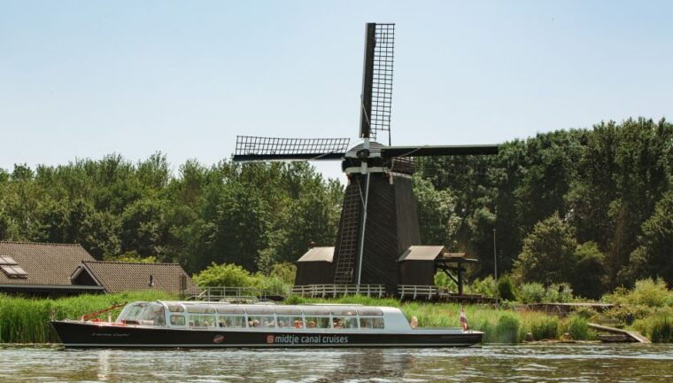 haarlem-dutch-windmill-spaarne-river-sightseeing-cruise