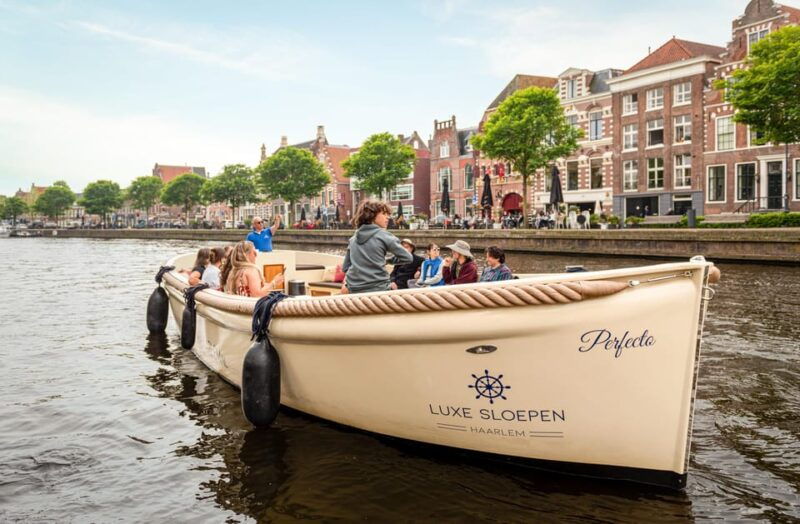 haarlem-guided-highlights-canal-cruise-on-open-boat