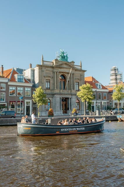 haarlem-sightseeing-boat-tour-with-snacks-and-drinks