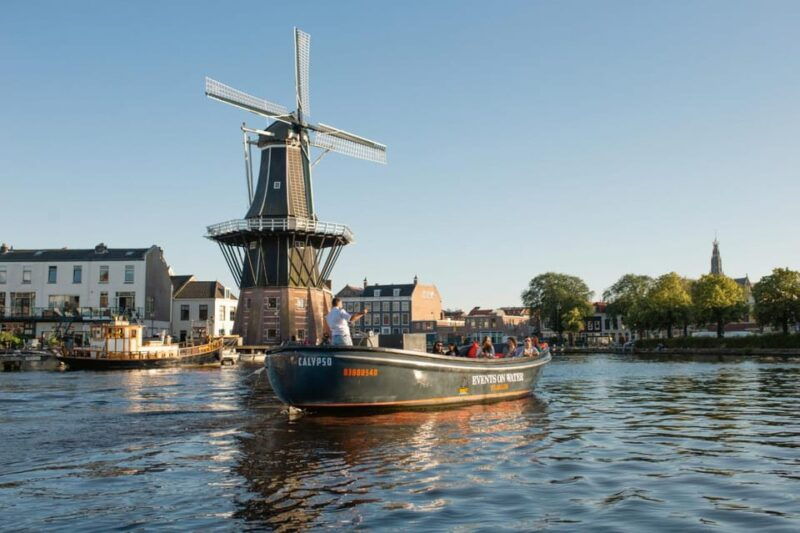 haarlem-sightseeing-boat-tour-with-snacks-and-drinks