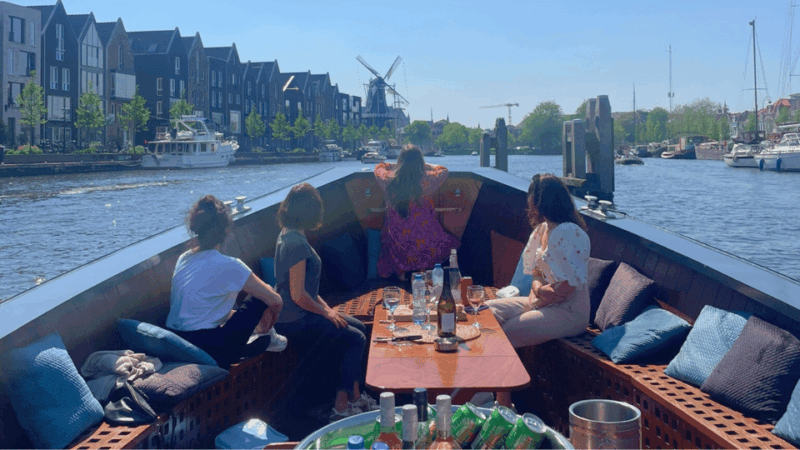 haarlem-sightseeing-boat-tour-with-snacks-and-drinks