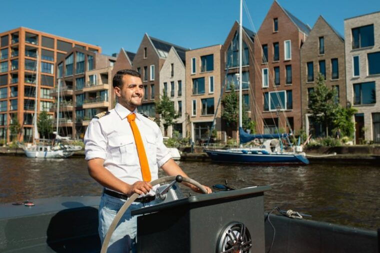 haarlem-sightseeing-boat-tour-with-snacks-and-drinks