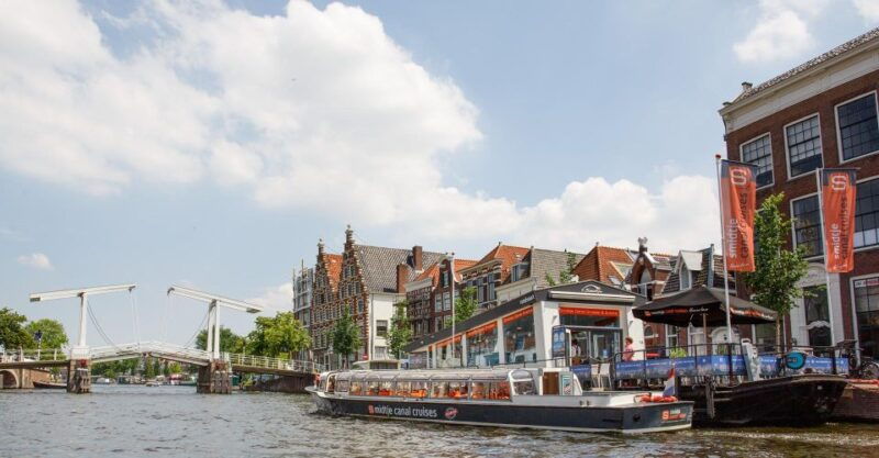 haarlem-sightseeing-canal-cruise-through-the-city-center