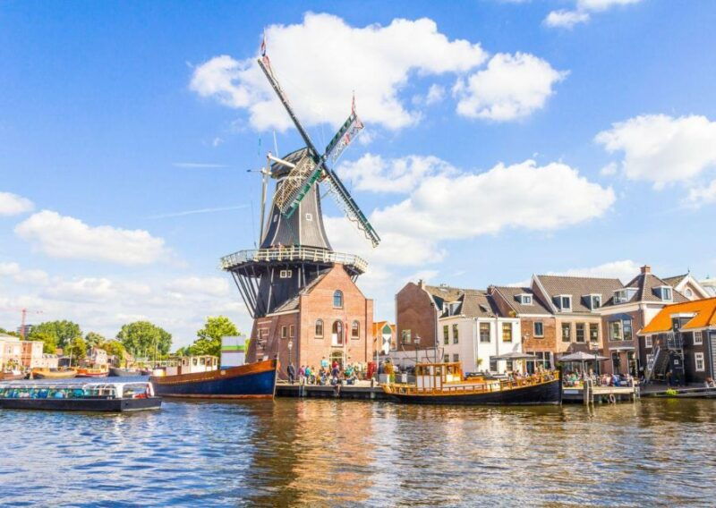 haarlem-sightseeing-canal-cruise-through-the-city-center