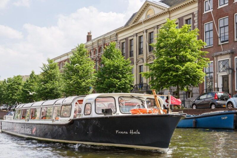 haarlem-sightseeing-canal-cruise-through-the-city-center
