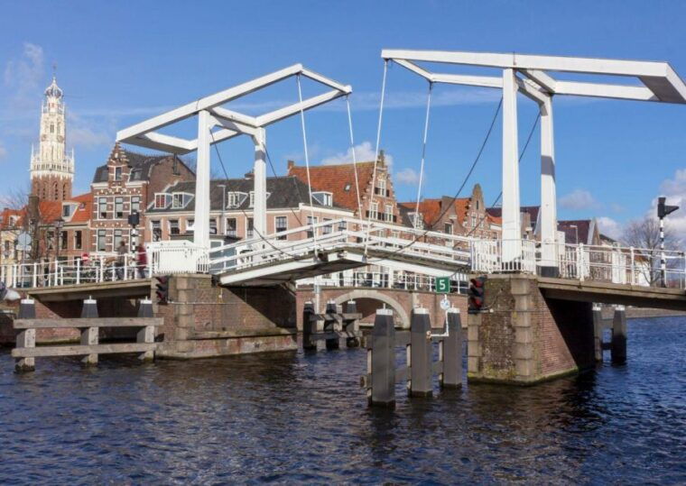 haarlem-sightseeing-canal-cruise-through-the-city-center
