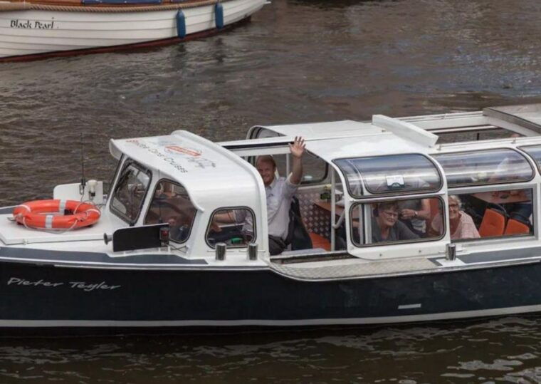 haarlem-sightseeing-canal-cruise-through-the-city-center