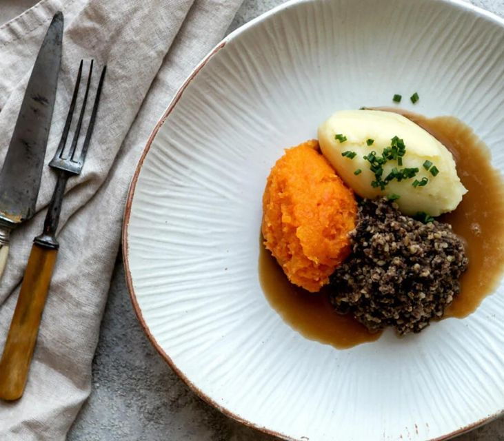 haggis-paired-with-whisky-gins-in-56-north-distillery