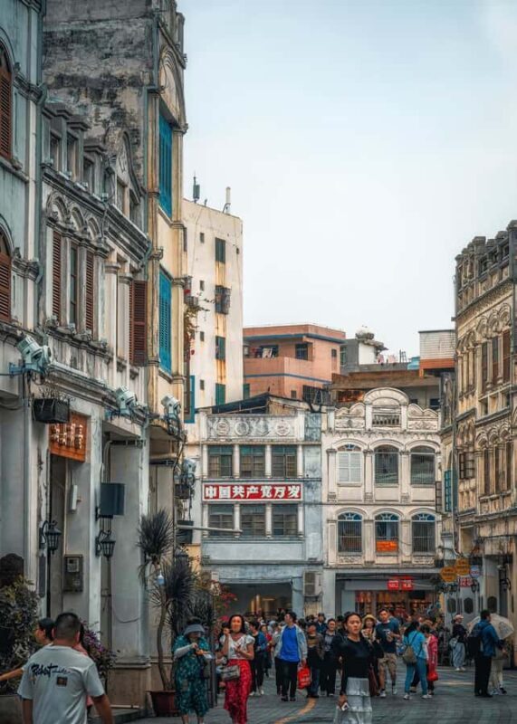 Haikou: 3H Dad Tea Themed Bus & Qilou Old Street Guided Walk - Who Should Book This Tour?