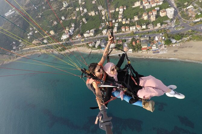halal-tandem-paragliding-with-licensed-woman-pilot-in-alanya