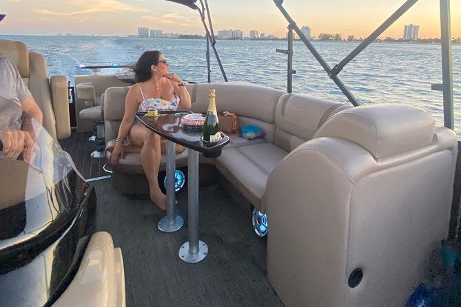 half-day-aqua-patio-party-pontoon-1-6-people