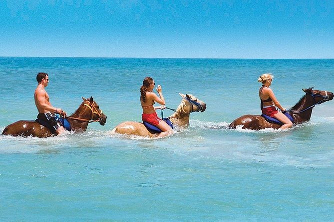 half-day-beach-horseback-riding-in-ocho-rios-lunch