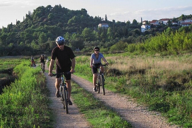 half-day-bike-tour-in-lumbarda-with-wine-tasting