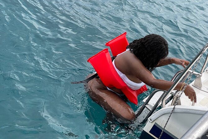 half-day-catamaran-party-boat-snorkeling-and-hip-strip-tour