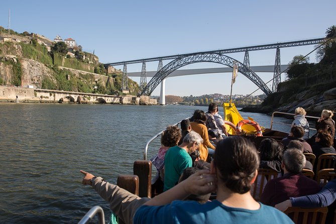 half-day-city-tour-with-six-bridges-cruise-and-wine-tasting