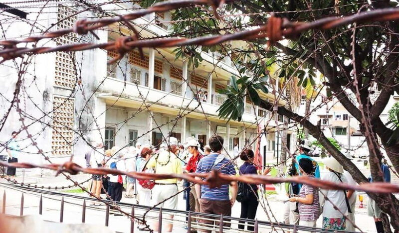 half-day-dark-year-of-phnom-penh-and-survivor-encounter