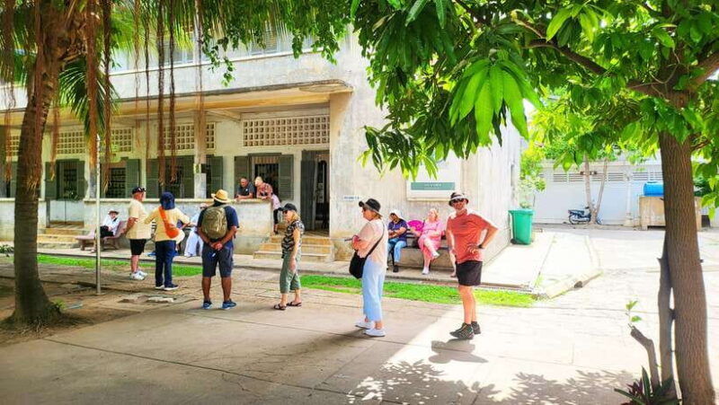 half-day-dark-year-of-phnom-penh-and-survivor-encounter
