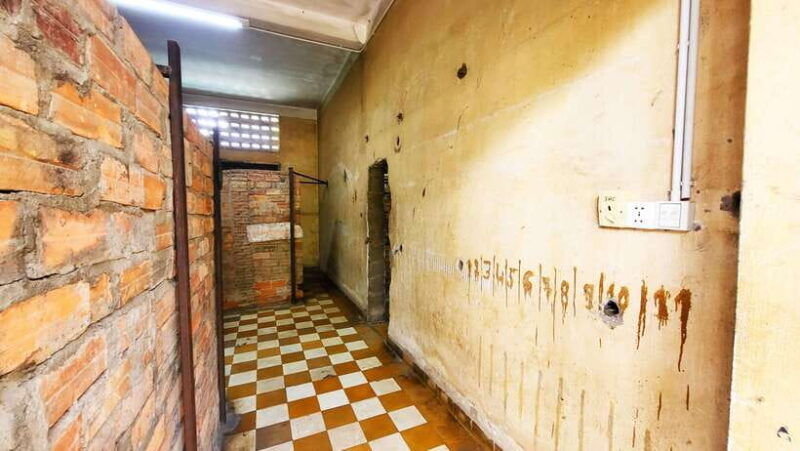 half-day-dark-year-of-phnom-penh-and-survivor-encounter