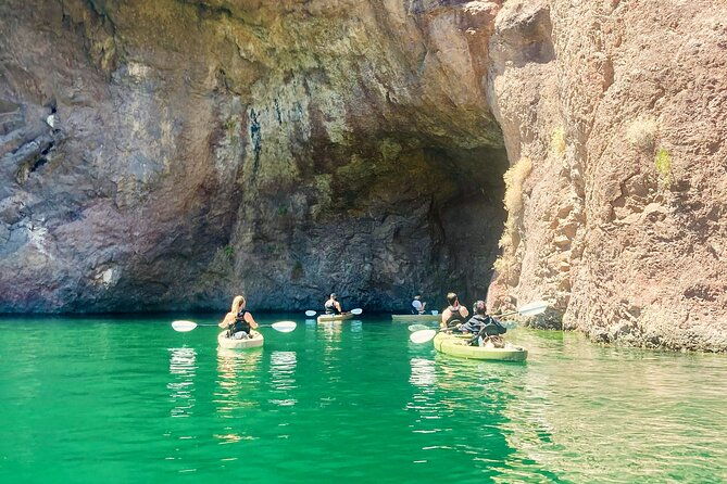 half-day-emerald-and-echo-cave-kayak-adventure