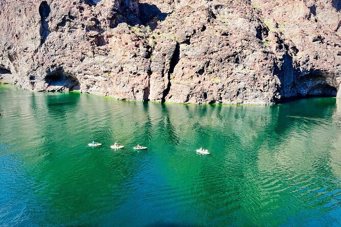 half-day-emerald-and-echo-cave-kayak-adventure