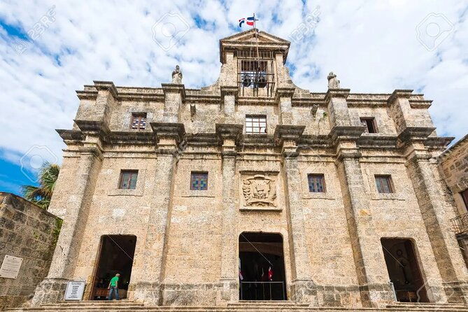 half-day-excursion-colonial-zone-lighthouse-to-colon-and-tres-ojos-from-santo-domingo