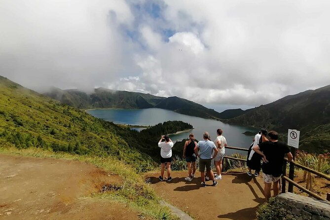 half-day-fire-lake-and-pineapple-farm-tour-in-sao-miguel-with-tea