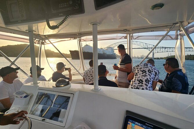 half-day-fishing-and-cruising-panama-bay-tour-in-private-yacht