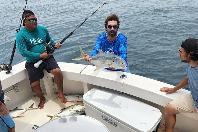 half-day-fishing-and-cruising-panama-bay-tour-in-private-yacht