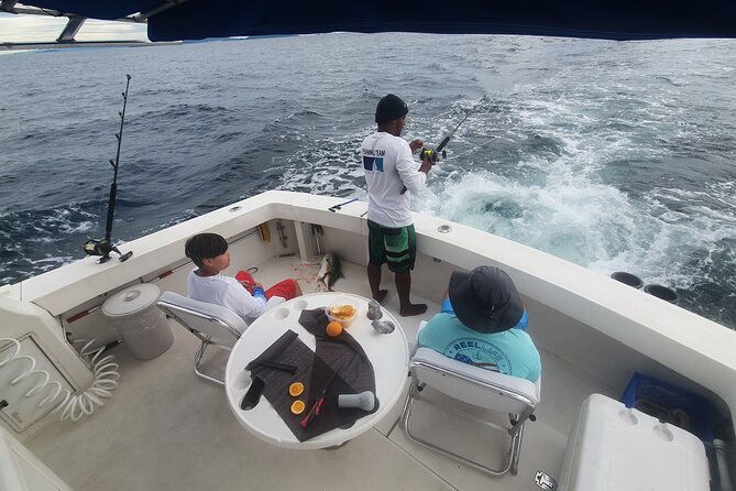 half-day-fishing-and-cruising-panama-bay-tour-in-private-yacht