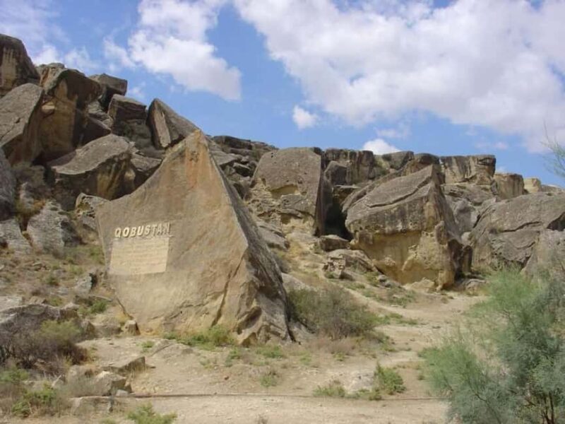 Half-Day Gobustan & Mud Volcanoes Tour - How the Tour Runs and What to Expect