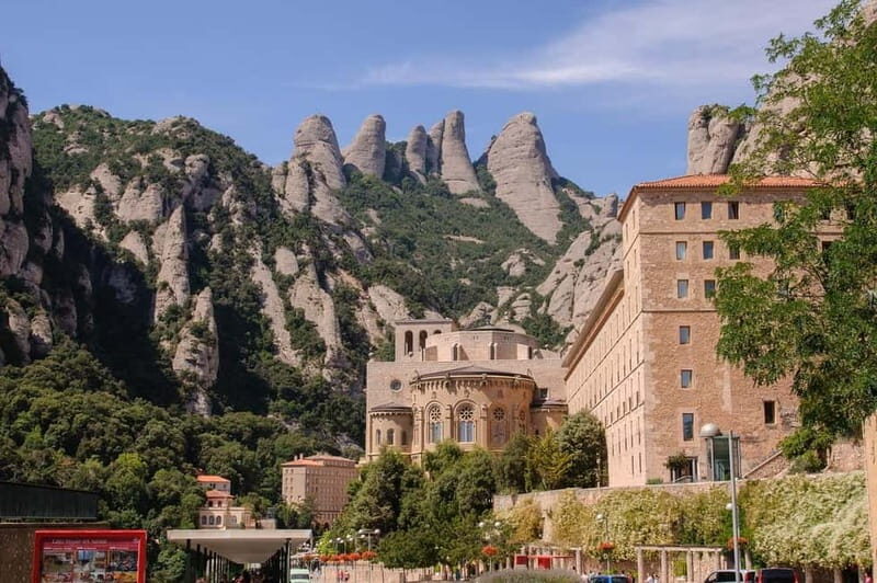 Half-Day Guided Tour of Montserrat & Sagrada Familia - Transportation & Group Dynamics