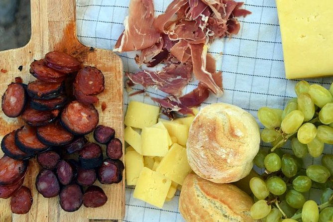 half-day-hike-picnic-with-dog-love-in-portos-mountains