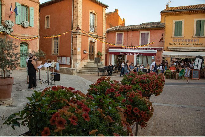half-day-hilltop-villages-of-luberon-tour-from-avignon
